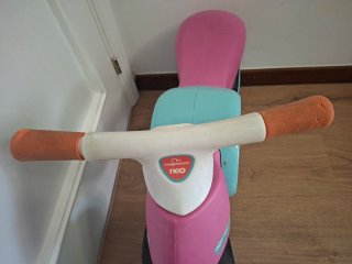 Moto correpasillos Neo rosa y azul