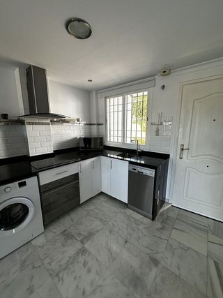 Piso en venta en Los Naranjos - Las Brisas en Marbella