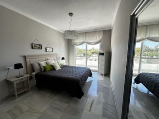 Piso en venta en Los Naranjos - Las Brisas en Marbella
