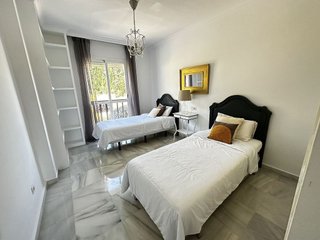 Piso en venta en Los Naranjos - Las Brisas en Marbella