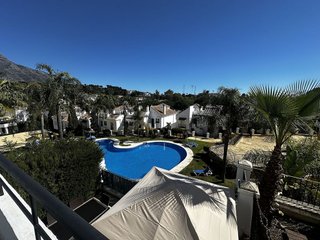 Piso en venta en Los Naranjos - Las Brisas en Marbella