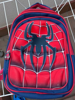Mochila escolar azul y roja spider man