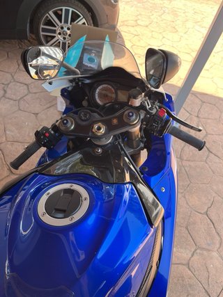 Suzuki GSX-R Azul y Blanca
