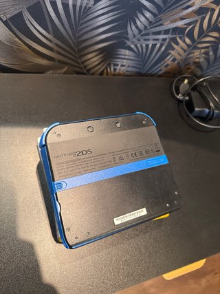 Nintendo 2DS Negra/Azul + 3 Juegos