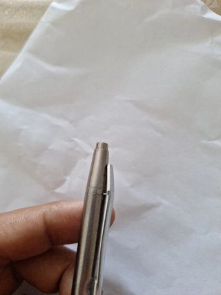 Bolígrafo metálico plateado montblanc