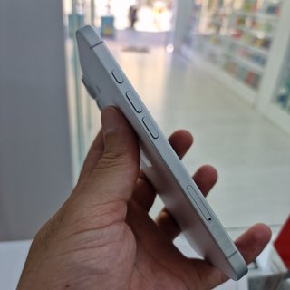 iPhone 16 256GB Blanco Usado Con Caja.