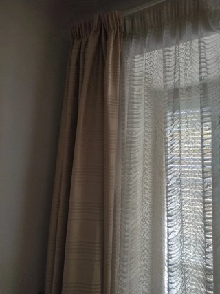 Cortinas Beige y Blancas