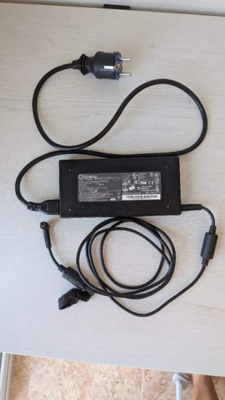 Portátil MSI MS-16J9 para piezas + cargador