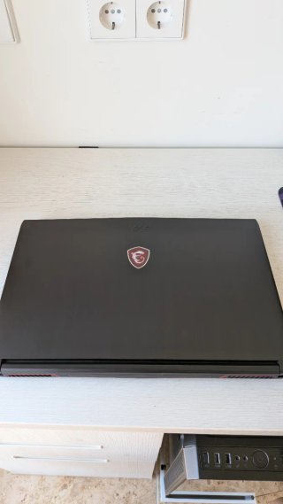 Portátil MSI MS-16J9 para piezas + cargador