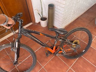 Bicicleta Monty de montaña Negra y Naranja