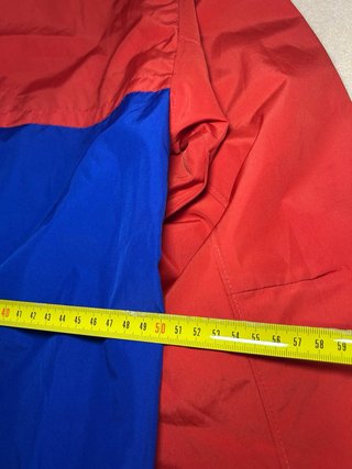 Chaqueta New Balance Roja y Azul con Capucha