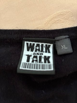 Top negro con detalle de lentejuelas