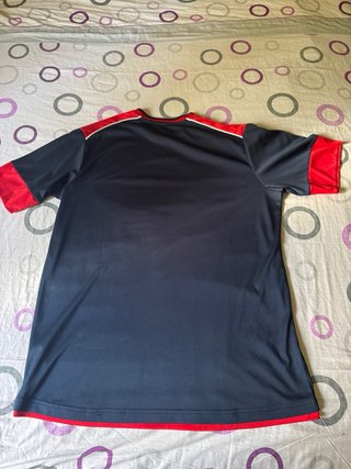 Camiseta deportiva Joma negra y roja
