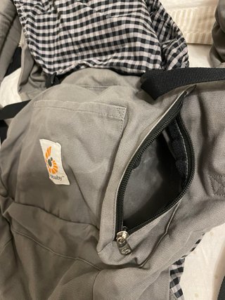 Mochila Ergobaby gris