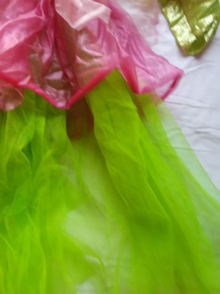 Disfraz infantil verde y rosa