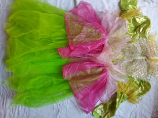 Disfraz infantil verde y rosa