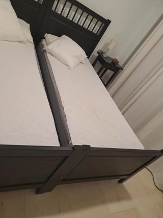 2 Camas Hemnes con Mesillas y Colchones