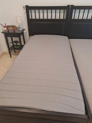 2 Camas Hemnes con Mesillas y Colchones