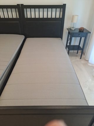 2 Camas Hemnes con Mesillas y Colchones