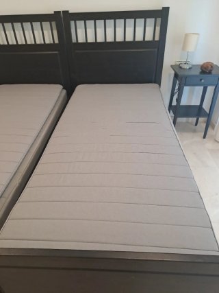 2 Camas Hemnes con Mesillas y Colchones