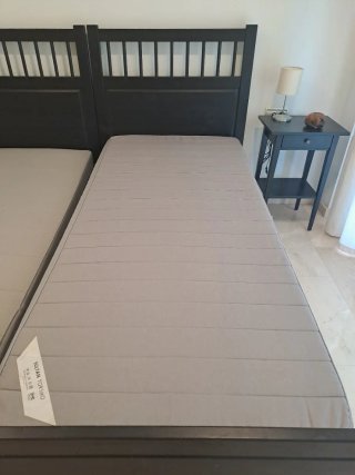 2 Camas Hemnes con Mesillas y Colchones