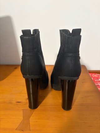 Botines Mustang Talla 39 Negros