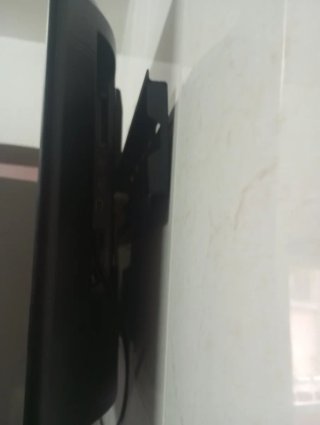 Samsung TV 28 pulgadas con soporte de pared