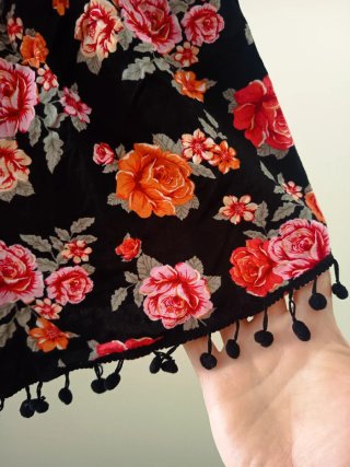 Calções florais pretos e rosas