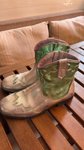 Stivali cowboy dorati e verdi in perfette condizioni