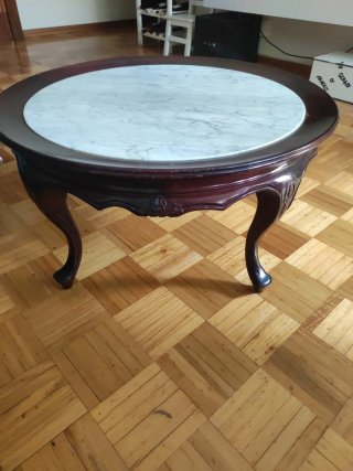 Mesita de madera y mármol