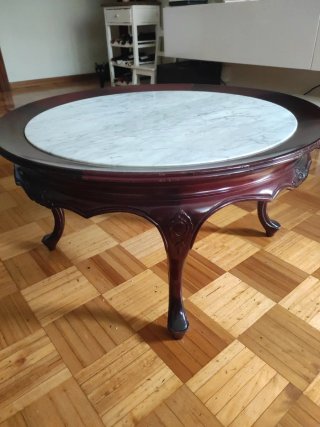 Mesita de madera y mármol