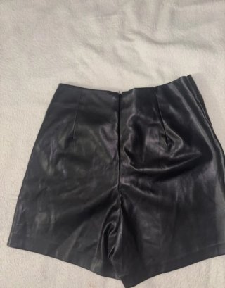 Falda Pantalón Cuero Negra Talla 32 Stradivarius