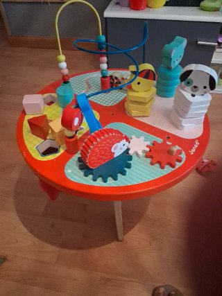 Mesa de actividades infantil