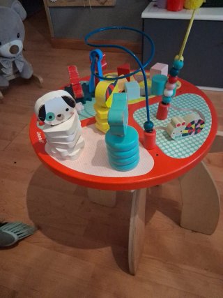Mesa de actividades infantil