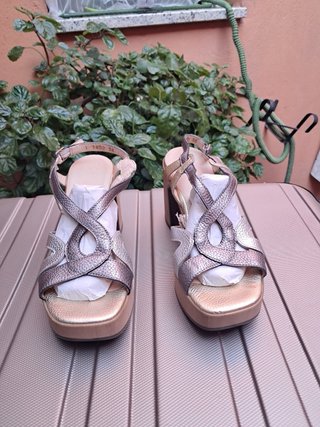 Sandalias Talla 36 Doradas y Plateadas