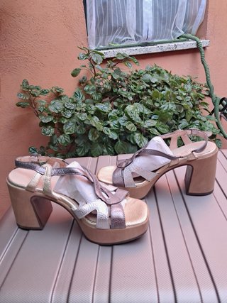 Sandalias Talla 36 Doradas y Plateadas