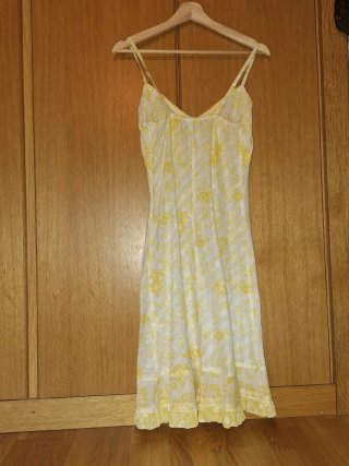 Vestido midi flores amarillo verano