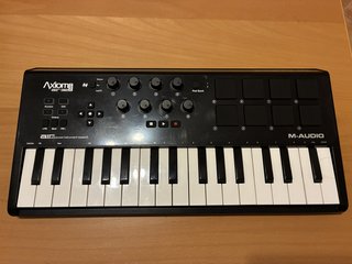 Teclado y Controlador MIDI M-Audio