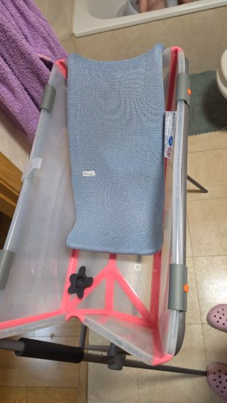 Bañera Stokke con patas y hamaca