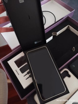 Samsung Galaxy S23 Blanco + SmartTag+ y 2 fundas