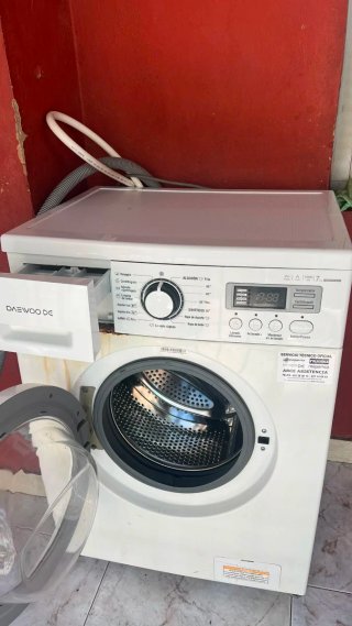 Lavadora blanca Daewo