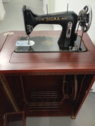 Máquina de coser antigua Sigma