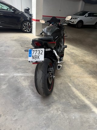 Honda CBR 650R Negra