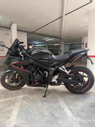 Honda CBR 650R Negra