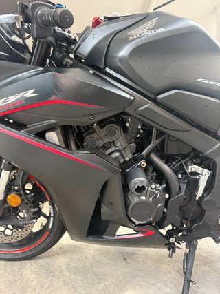 Honda CBR 650R Negra