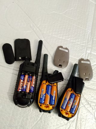 3 Walkie Talkie Motorola: uno TLKR-T7 e due T5622