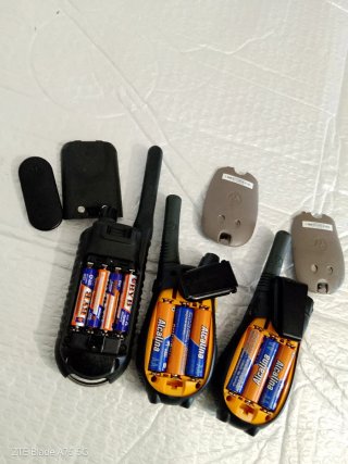 3 Walkie Talkie Motorola: uno TLKR-T7 e due T5622