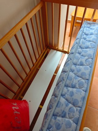 Cuna de madera de pino para bebé