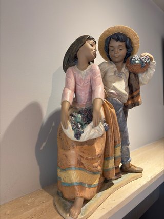 Figura Lladro Porcelana Vendimia Romántica
