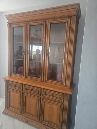 Vitrina aparador madera maciza y cristal